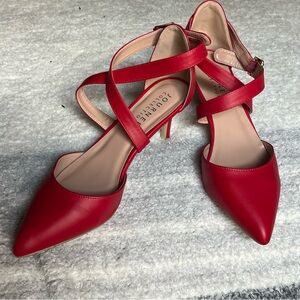 Journee Collection red pumps